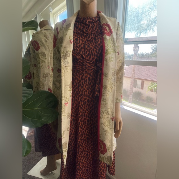 Apostrophe Luxury Is A State Of Mind coat - Picture 7 of 7